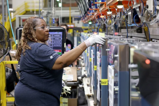 U.S. economic growth slowed unexpectedly in the second quarter as tariffs and Iran war cut into gains